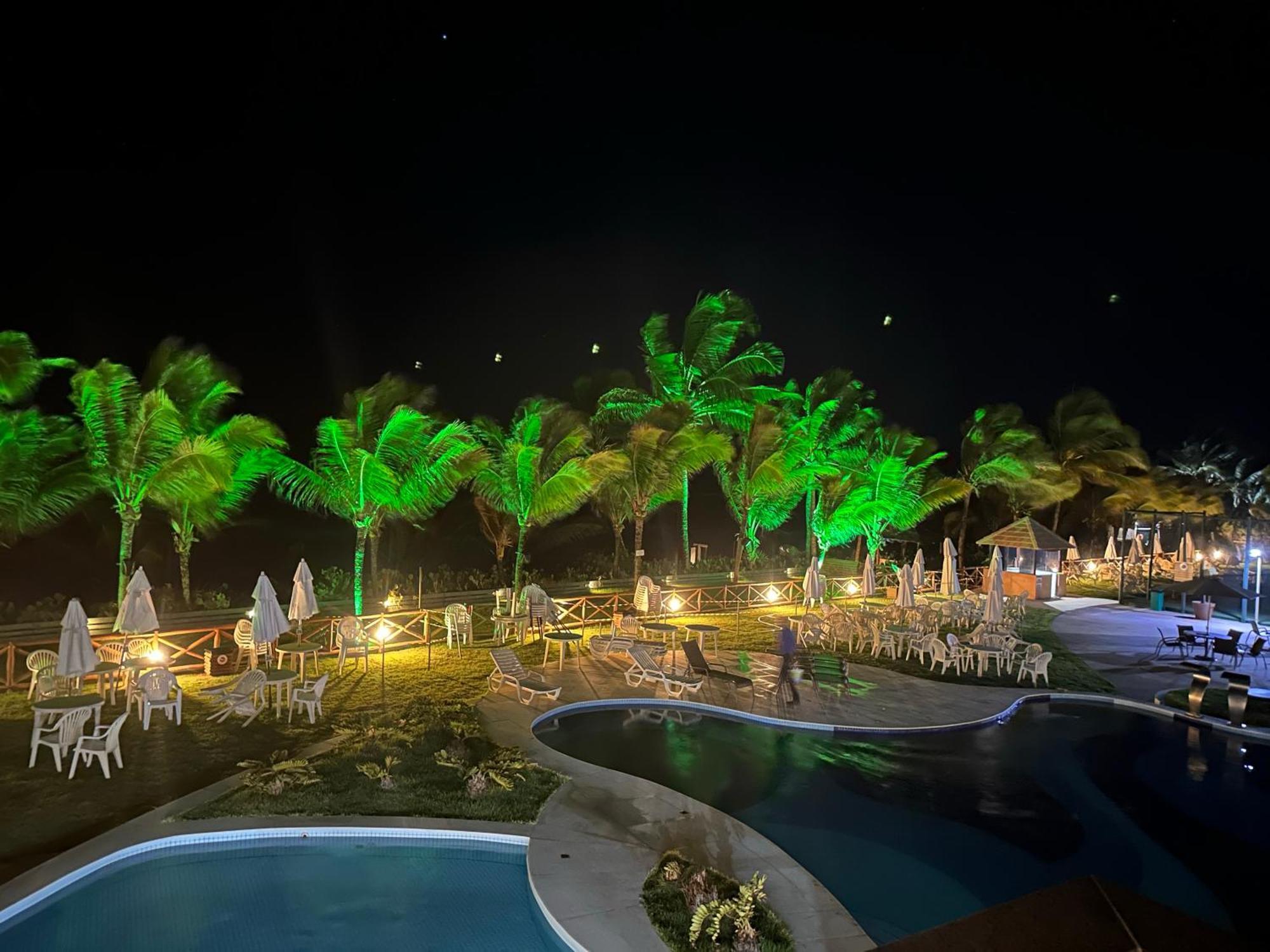 Flat Guarajuba 4 Quartos Terreo A Beira Mar - Pe Na Areia - Governanca Com Arrumadeira E Wi Fi Inclusos Camassari ภายนอก รูปภาพ